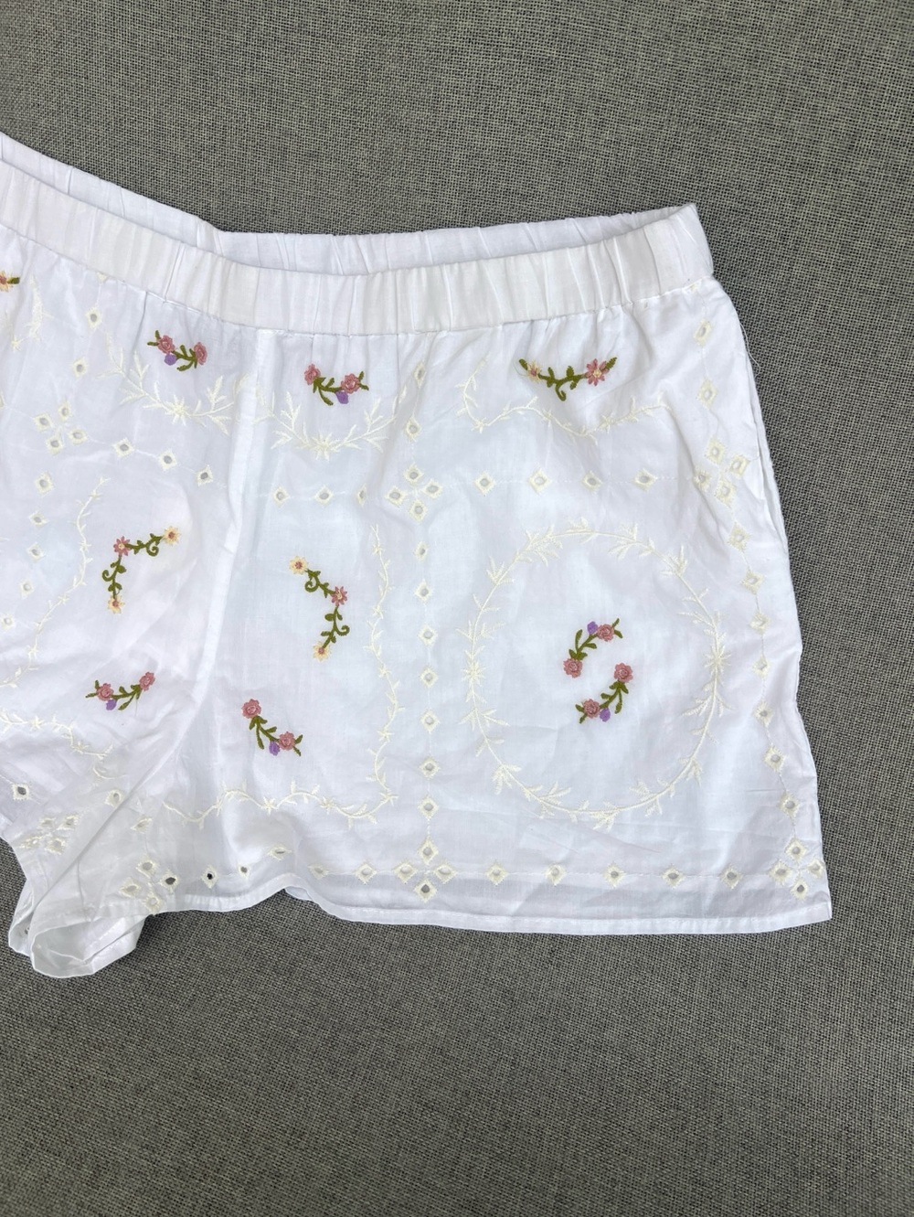 Zara embroidered eyelet shorts white size XXL
